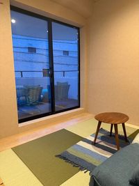 24時間利用できる。モダンな雰囲気の和室でゆっくりくつろげます。TV、素敵なバルコニーテラスあり - IDEABOXシェアオフィス＆カフェ