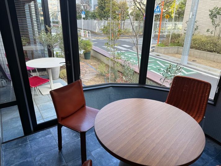 日差しが心地よいサンルーム　庭を見ながらゆっくりくつろげます。 - IDEABOXシェアオフィス＆カフェ レンタルサロン(路面ガーデンプライベートルーム）の室内の写真