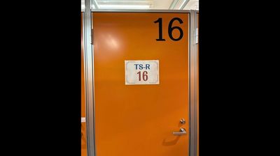 【TS-R 16】と書いてあるお部屋をご利用ください。中から施錠できるため安心してお使い頂けます。 - 麹町半蔵門ライズオフィス 麹町半蔵門ライズオフィス　一人用個室【TS-R 16】の入口の写真