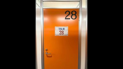 【TS-R 28】と書いてあるお部屋をご利用ください。中から施錠できるため安心してお使い頂けます。 - 麹町半蔵門ライズオフィス 麹町半蔵門ライズオフィス　一人用個室【TS-R 28】の入口の写真