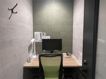 完全個室【W03】席ー西武池袋線・西武新宿線「所沢」駅直結! グランエミオ所沢内のシェアオフィス - エミフィス所沢