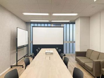 駅直結！新橋駅徒歩1分｜最大20名｜セミナー、会議、ワークショップ勉強会、控え室、懇親会にも最適！レンタルスペース『ド・ゴール』 - ワンコイン会議室 新橋