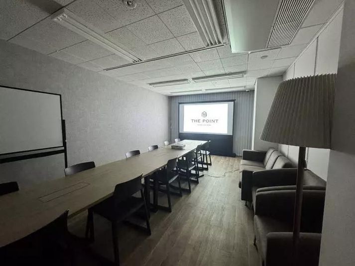 THE POINT新橋｜レンタルスペース「ド・ゴール」 - ワンコイン会議室 新橋