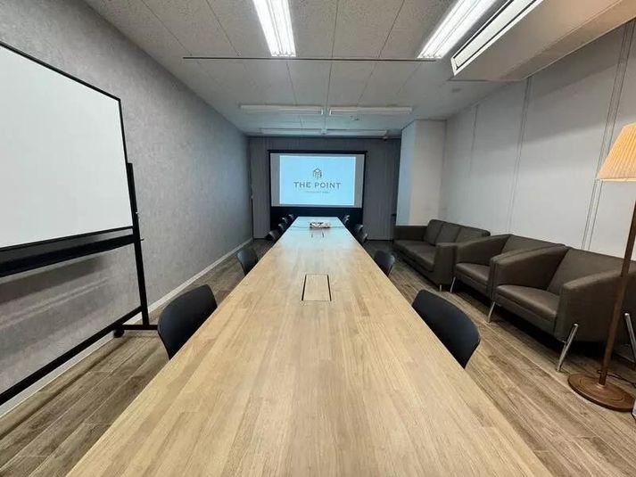 THE POINT新橋｜レンタルスペース「ド・ゴール」 - ワンコイン会議室 新橋