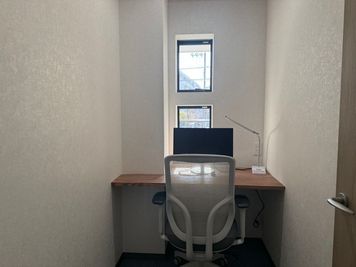 １人用完全個室　３６５日２４時間利用可能！Wi-Fi完備　680ギガ対応　動画もらくらくです！ - IDEABOXシェアオフィス＆カフェ