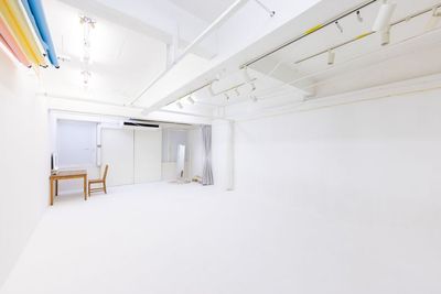 しろスタジオ - ハレルフォト ２つのスタジオで自由に幅広く！！！用途は無限に広がります！の室内の写真