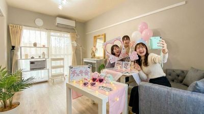 レンタルスペースKuraKura船橋南口 利用例1
①女子会撮影会セットアップ・ポートレート撮影
リングライト・撮影小物はございます。 - 完全貸切のレンタルスペース KuraKura 船橋南口 03,完全貸切のレンタルスペース 船橋南口（韓国風スタイル）💐の室内の写真