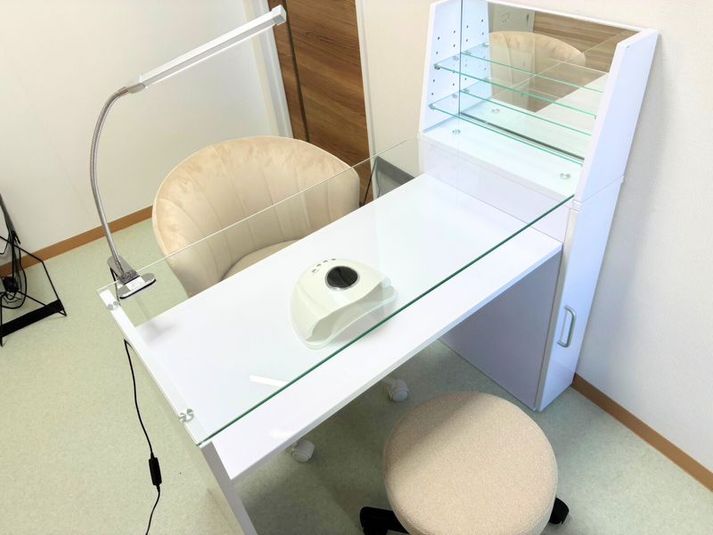 ネイル専用シェアサロン Re’Place - レンタルサロンHanamachi