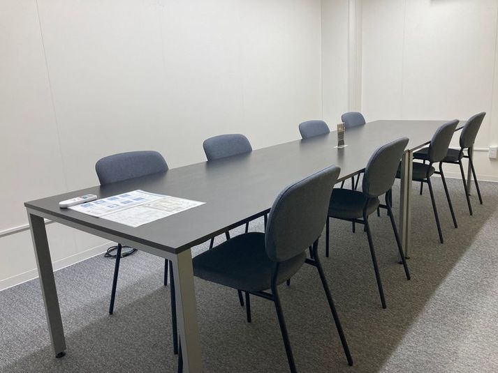 【~8名】オフィスE(会議、商談、面接、各種教室等) - YAMATO BASE 奈良