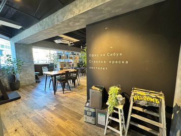 アローペイント会議室 アローペイント 会議室の室内の写真