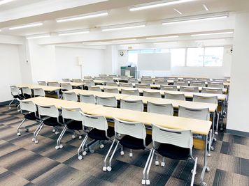 鶴見駅前ホール【加瀬の貸し会議室】 第一会議室の室内の写真