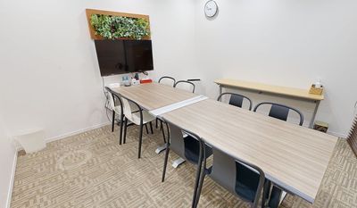 ＜18:30~23:00枠＞会議室（8名）ー西武池袋線・都営大江戸線「練馬」駅構内！エミオ練馬内のワークスペース - エミフィス練馬