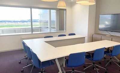 Regus 会議室|高速Wi-Fi完備の落ち着いたビジネス空間 - リージャス会議室 エクスプレス羽田空港第1ターミナル