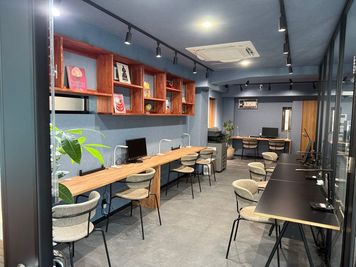 24時間365日利用可能！Wi-Fi完備680Mpbsで動画もらくらく - IDEABOXシェアオフィス＆カフェ