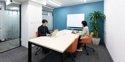 Regus 会議室｜高速Wi-Fi完備の落ち着いたビジネス空間 - リージャス会議室 新大阪南
