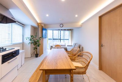 浅草駅チカ🚶‍♂️観光🍡女子会👯‍♀️ママ会👩‍👧‍👦パーティ🎉撮影📸いろいろ使えるモダンスペース✨最大10名 - K-one Asakusa Side (4F)