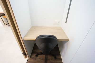 【Q-Works FUKUMA】 Q-Works FUKUMA WEB会議席1の室内の写真