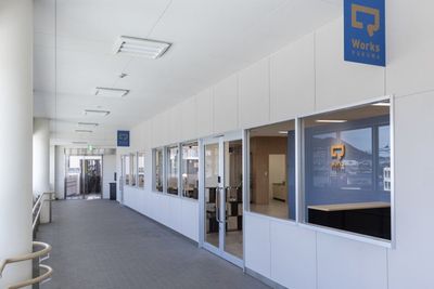 【Q-Works FUKUMA】 Q-Works FUKUMA 会議室1（最大4名室）の室内の写真