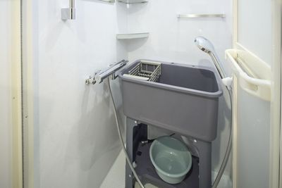 シャワールームに大きいシンクを用意しています。 - レンタルサロン moka 藤沢 New 藤沢駅徒歩3分！ レンタルサロン moka  2号店の室内の写真