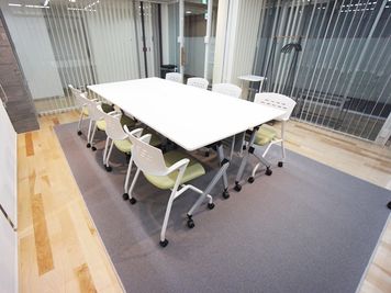 大阪会議室 おおきに会議室御堂筋本町店 応接会議室Dの室内の写真