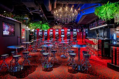 ダイニングダーツバー　Bee名駅店 ダイニングダーツバーBee名駅の室内の写真