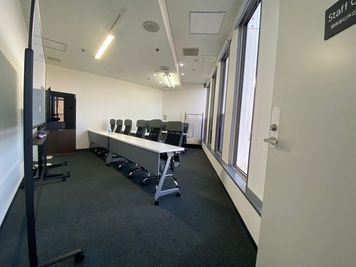 お好きなレイアウトに変更可能 - スカイル カンファレンスルーム 会議室の室内の写真