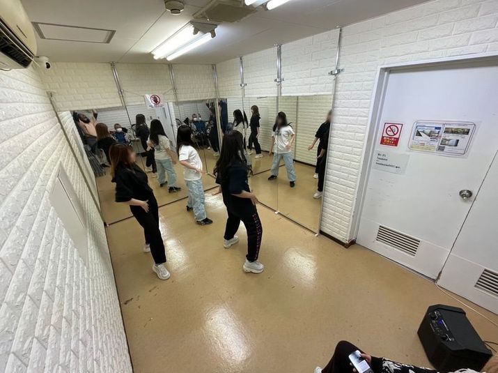 アイドルの振り付けにも最適 - THビル2階Dルーム 多目的スペース（会議室、ダンス）の室内の写真