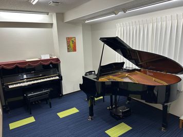 グランドピアノ1台、アップライトピアノ１台、防音＆Wi-Fi完備したレンタル音楽スタジオ。 - 街角アカデミー天王町