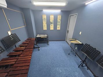 【牛込柳町駅徒歩1分】防音個室｜楽器・発声の個人練習向けの室内の写真