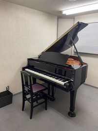 ヤマハミュージック直営教室!【天神駅徒歩1分】グランドピアノが演奏できるお部屋です - 天神センター