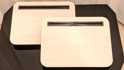 ひざ上テーブルPCテーブル × 2台
39cm × 29cm × 5cm - Cinema Neon Pod / シネマネオンポッド秋葉原 小川町駅・淡路町駅・新御茶ノ水駅から2分の個室ワークルームの室内の写真