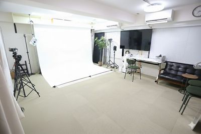 シーズスタジオ新宿西口 シーズスタジオ新宿西口　機材レンタル無料/白ホリ/駅近の室内の写真