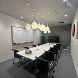 Regus 会議室｜高速Wi-Fi完備の落ち着いたビジネス空間 - リージャス会議室 SPACES赤坂