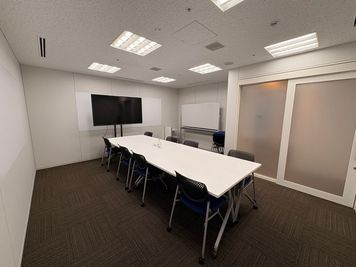Regus 会議室｜高速Wi-Fi完備の落ち着いたビジネス空間 - リージャス会議室 JRJP博多ビル