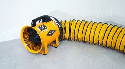 🎡強力排送風機+ダクトで換気をサポート - アトリエ「Atelier-T」(大宮・三橋) 木工・塗装・撮影 OK の制作アトリエの設備の写真