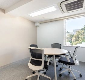 Regus 会議室｜高速Wi-Fi完備の落ち着いたビジネス空間 - リージャス会議室 広尾