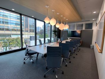Regus 会議室｜高速Wi-Fi完備の落ち着いたビジネス空間 - SPACES六本木:TOKYO, SPACES Roppongi