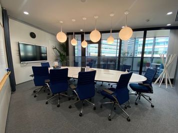 Regus 会議室｜高速Wi-Fi完備の落ち着いたビジネス空間 - リージャス会議室 SPACES六本木