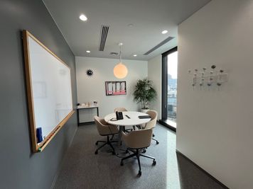 Regus 会議室｜高速Wi-Fi完備の落ち着いたビジネス空間 - SPACES六本木:TOKYO, SPACES Roppongi