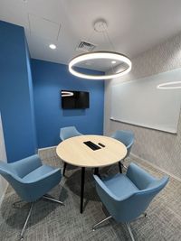 Regus 会議室｜高速Wi-Fi完備の落ち着いたビジネス空間 - Regus 秋葉原万世橋:Tokyo, Akihabara Manseibashi
