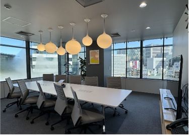 Regus 会議室|高速Wi-Fi完備の落ち着いたビジネス空間 - リージャス会議室 SPACES品川