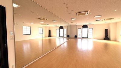 レッスンで好評！大きな鏡のある広々ヨガ・ダンススペース - ふじと台ステーションビル　エスタシオン東棟４階