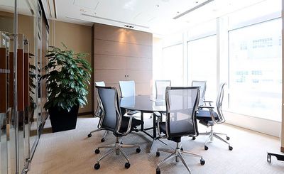 Regus 会議室｜高速Wi-Fi完備の落ち着いたビジネス空間 - リージャス会議室 汐留ビルディング