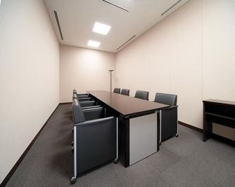 Regus 会議室｜高速Wi-Fi完備の落ち着いたビジネス空間 - リージャス会議室 汐留ビルディング