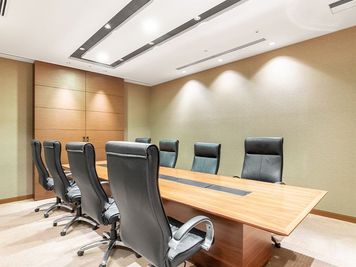 Regus 会議室｜高速Wi-Fi完備の落ち着いたビジネス空間 - リージャス会議室 汐留ビルディング