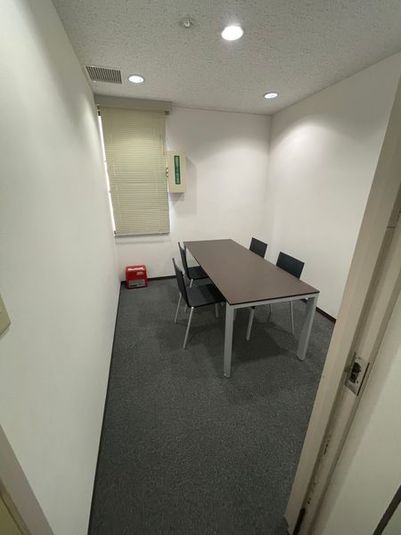 リージャス会議室 オープンオフィス青山セントラル 6F Meeting Room2の室内の写真