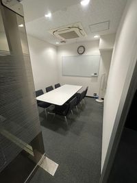 Regus 会議室｜高速Wi-Fi完備の落ち着いたビジネス空間 - リージャス会議室 オープンオフィス青山セントラル