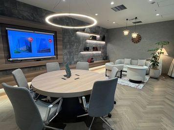 Regus 会議室｜高速Wi-Fi完備の落ち着いたビジネス空間 - リージャス会議室 Signature 天神明治通り