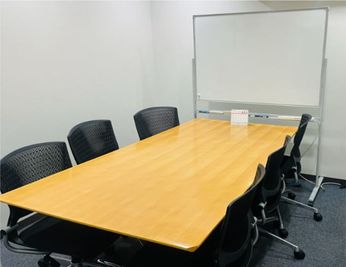 Regus 会議室|高速Wi-Fi完備の落ち着いたビジネス空間 - リージャス会議室 オープンオフィス日本橋セントラル