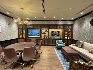 Regus 会議室｜高速Wi-Fi完備の落ち着いたビジネス空間 - リージャス会議室 Signature日本生命丸の内ビル